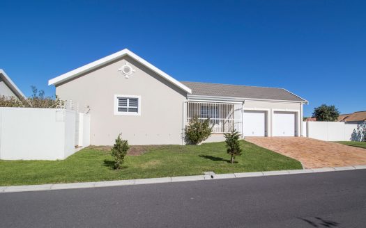 3 Bedroom House For Sale in Sunningdale