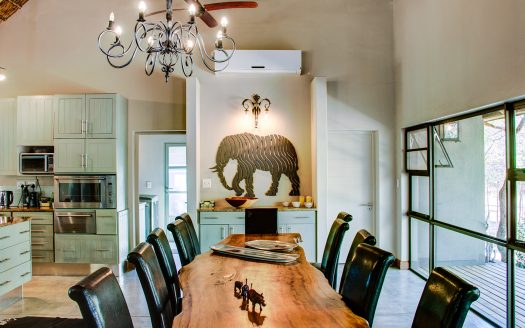 Shares for Sale: 5 Bedroom House in Hoedspruit