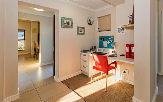 Cosy Plot & Plan in Country Estate