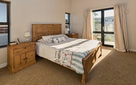 Cosy Plot & Plan in Country Estate