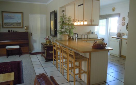 HERMANUS : HOME IN IMMACULATE CONDITION