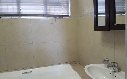 THE SPACE OF A HOUSE WITHIN THE SECURITY OF A COMPLEX