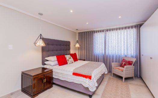 7 Bedroom luxury living – property for sale in Bloubergstrand