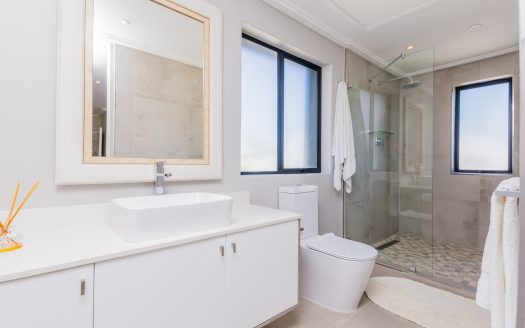 7 Bedroom luxury living – property for sale in Bloubergstrand