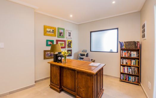 7 Bedroom luxury living – property for sale in Bloubergstrand