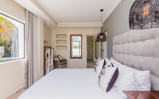 7 Bedroom luxury living – property for sale in Bloubergstrand
