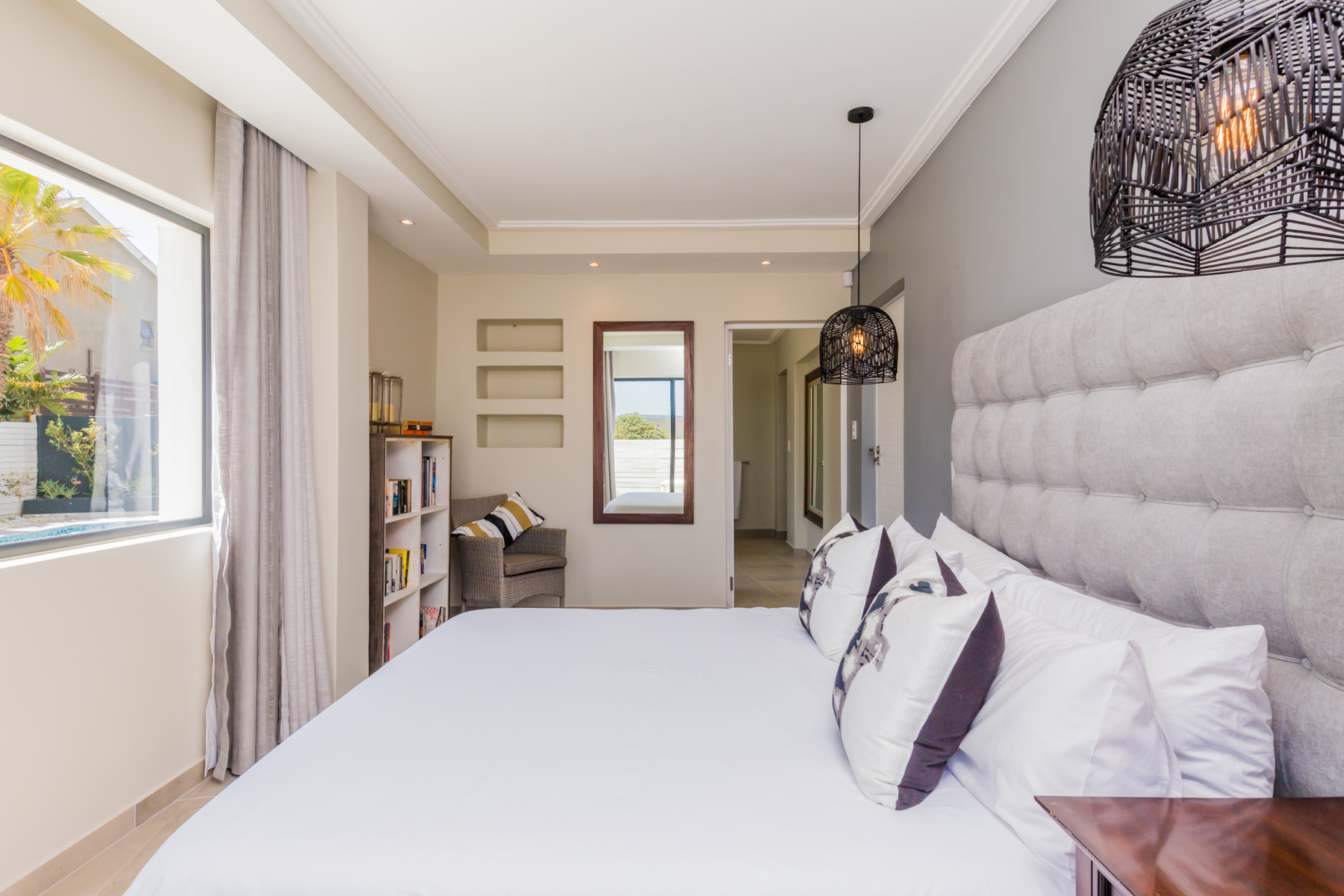 7 Bedroom luxury living property for sale in Bloubergstrand