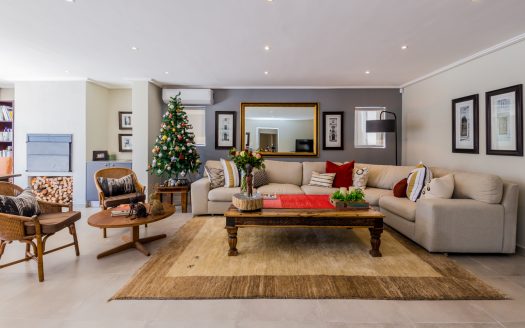 7 Bedroom luxury living – property for sale in Bloubergstrand