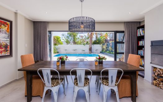 7 Bedroom luxury living – property for sale in Bloubergstrand