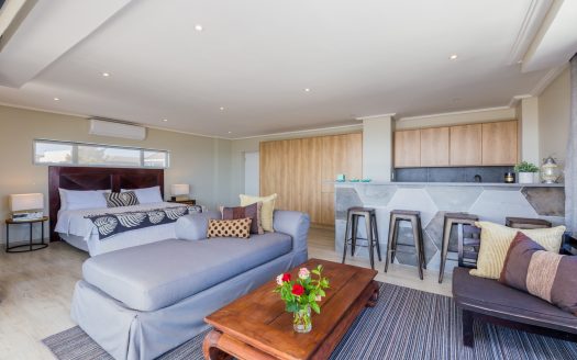 7 Bedroom luxury living – property for sale in Bloubergstrand