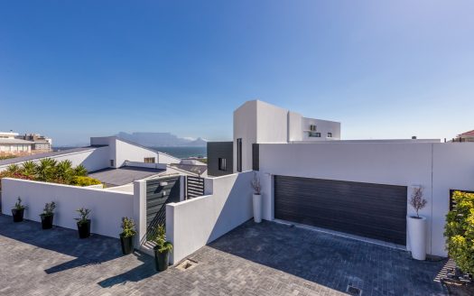 7 Bedroom luxury living – property for sale in Bloubergstrand