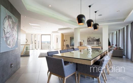 Modern Luxurious Mansion with Panoramic Views