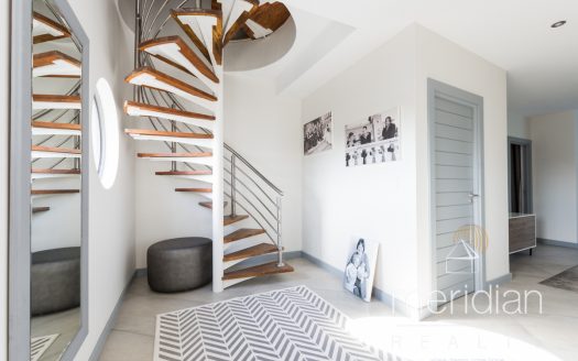 Modern Luxurious Mansion with Panoramic Views