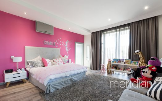 Modern Luxurious Mansion with Panoramic Views