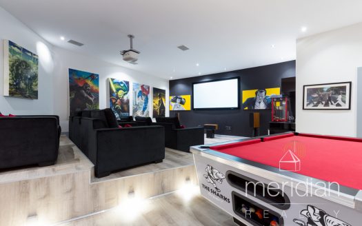 Modern Luxurious Mansion with Panoramic Views