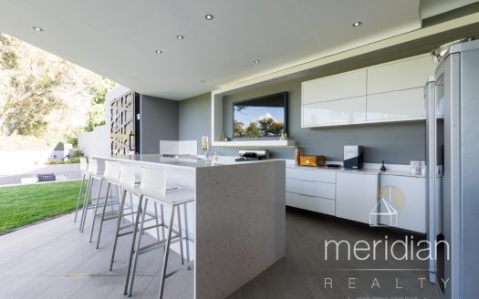 Modern Luxurious Mansion with Panoramic Views